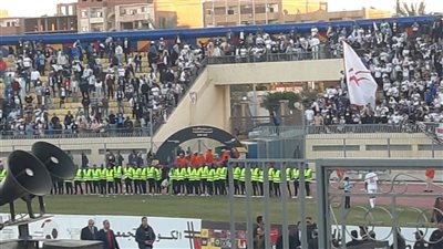 مشهد مؤسف.. جماهير الزمالك تعتدي على أمين عمر ولاعبي أسوان 
