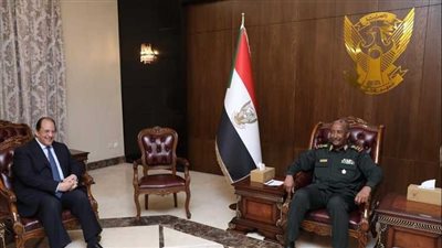 عاجل.. عبد الفتاح البرهان يلتقي برئيس المخابرات المصرية