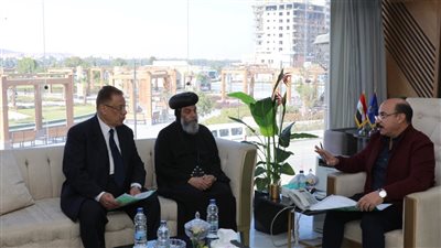 محافظ أسوان يستقبل الأنبا بيشوي ووفدًا من قساوسة الأقباط الأرثوذكس