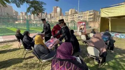 الداخلية توزع بطاطين ومواد غذائية بالمجان على المواطنين