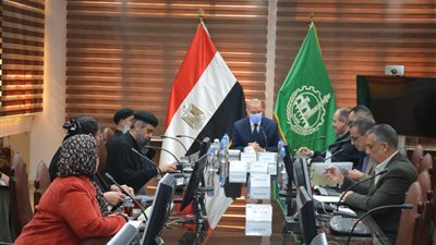  محافظ القليوبية يناقش استيفاء الكنائس والمباني الخدمية الكنسية لاشتراطات الحماية المدنية