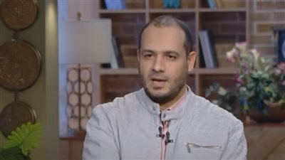 متصلة تبكي على الهواء بسبب زوجها.. وداعية: 