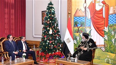 وفد من الرقابة الإدارية يزور البابا تواضروس للتهنئة بالعيد