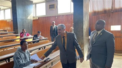 نائب رئيس جامعة أسوان يتفقد امتحانات كليتي العلوم والتربية الرياضية