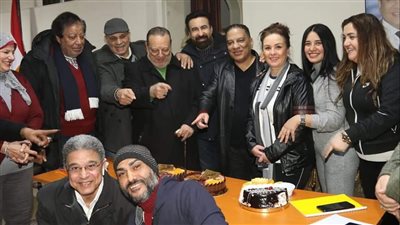 قريبا  عرض مسرحية 