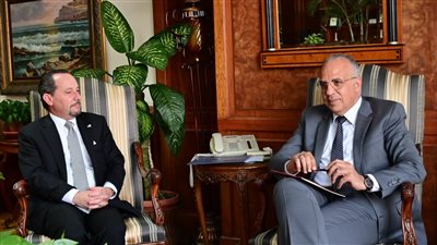 وزير الري يلتقي السفير الأمريكي بالقاهرة للتباحث حول تعزيز التعاون الثنائي بين البلدين