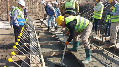  وزير الري يستعرض الموقف التنفيذي لمشروع مجموعة قناطر ديروط الجديدة