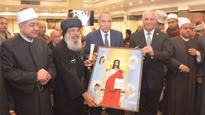 محافظ القليوبية يقدم التهاني للأقباط بمناسبة عيد الميلاد المجيد - صور