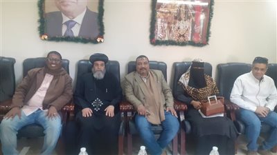 وفد وزارة السياحة والآثار يزور الأنبا بيشوي أسقف أسوان بمناسبة عيد القيامة
