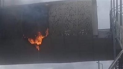 حريق أمام سلسة محلات شهيرة بالشيخ زايد.. والحماية المدنية تسيطر على الموقف 
