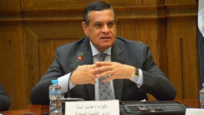 وزير التنمية يتابع مع المحافظين جهود التعامل مع سقوط الأمطار وموجة الطقس السيئ