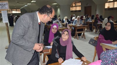 رئيس جامعة حلوان يتابع سير الإمتحانات ويوجه بإجراء التسهيلات اللازمة