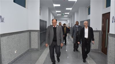  الدكتور السيد قنديل يتفقد سير الامتحانات في جامعة حلوان الأهلية