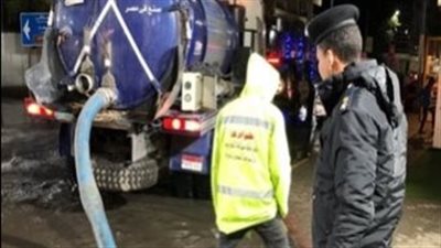 جهود مكثفة لرجال الشــرطة لمساعدة المواطنين في مواجهة موجة الطقس السيئ