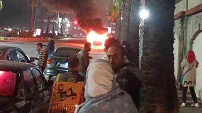 تفحم سيارة ميكروباص بطريق كورنيش الإسكندرية 