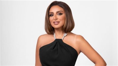 بمكياج ترابي.. أنغام تنشر صورا لها وتثير إعجاب جمهورها بفستان أسود 