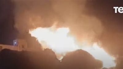 شاهد.. لحظة اشتعال النيران في الورش الهندسية خلف محطة قطارات الزقازيق