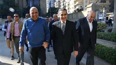 وزير قطاع الأعمال يستهل زيارته لشركة غزل المحلة بلقاء محافظ الغربية