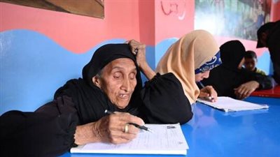 أكبر دارسة بمحو الأمية: أبويا حكم عليا متعلمش.. وعلمت ولادي الـ8