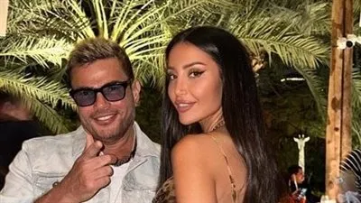 ملكة جمال مصر 2018.. تعرف على موني هلال عارضة الأزياء التي ظهرت مع الهضبة عمرو دياب