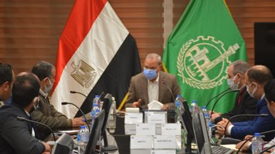 محافظ القليوبية يناقش أعمال تطوير المرحلة الثانية من شارع فريد ندا وحديقة النصب التذكاري 