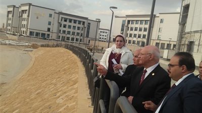 رئيس جامعة بنها يتفقد سير العمل بالجامعة الأهلية ومقر الجامعة بمدينة العبور