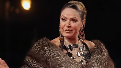 الفنانة لوسي تكشف حقيقة اعتدائها على ممثلة شابة أثناء مسرحية الحفيد