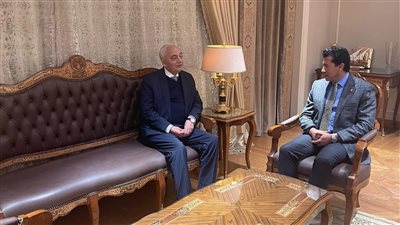 وزيرا الشباب والتعليم يبحثان تنفيذ دوري المدارس