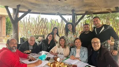 بالصور.. محمد النقلي وفريق عمل 