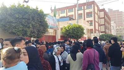 طلاب الشهادة الإعدادية في الدقهلية يؤدون امتحان اللغة العربية