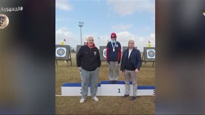 بطلة مصرية جديدة.. فتاة هزمت إعاقتها البصرية بلعبة القوس والسهم (فيديو)