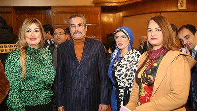 أحمد عبد العزيز وعلى الحجار فى حفل توقيع 