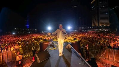 عمرو دياب يشارك جمهوره صور من حفله الأسطوري في دبي 