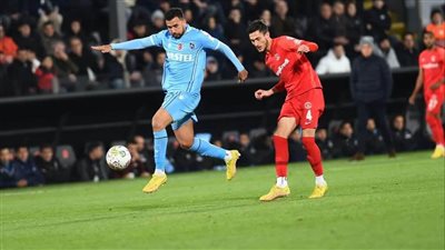 تريزيجيه يسجل ويقود طرابزون سبور لتخطي عقبة أسطنبول في الدوري التركي