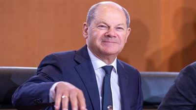 شولتس يعتزم مراجعة السياسة تجاه روسيا يوم الاثنين