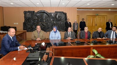 جامعة المنصورة تكرم مسئولي منظومة الشكاوى الحكومية (صور)