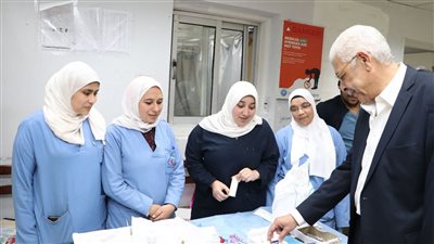 رئيـس جامعـة المنوفـيـة يُجري زيـارة مفاجئـة لطـوارئ المستشفيـات الجامعـيـة