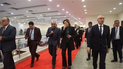 وزيرة الثقافة نيفين الكيلاني تتفقد معرض الكتاب في أول أيام افتتاحه