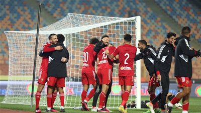 عاجل.. فرج عامر يعلن انتقال نجم الأهلي إلى سموحة