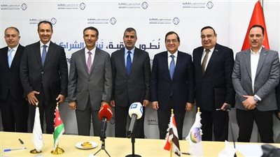 وزير البترول ونظيره الأردني يشهدان توقيع اتفاق توصيل الغاز الطبيعي لمدينة القُويرة الصناعية في العقبة