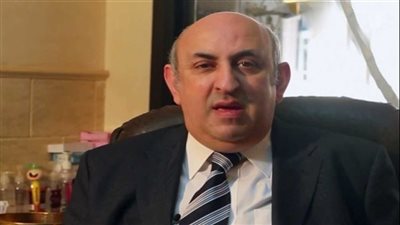 هل زيادة ملابس الطفل في الشتاء عادة صحيحة أم خطأ؟.. طبيب يجيب