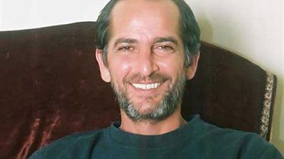 بدأ مع فاتن حمامة ونجح في الدراما والمسرح.. أبرز محطات هشام سليم في ذكرى ميلاده