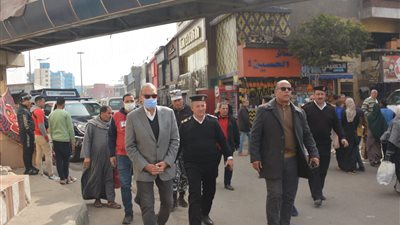 محافظ القليوبية يقود حملة لإزالة الإشغالات بميدان المؤسسة بشبرا الخيمة 