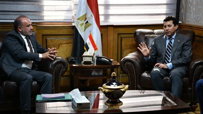 وزير الشباب والرياضة يستقبل رئيس الاتحاد المصري للسلاح لمناقشة الخطة المستقبلية للاتحاد