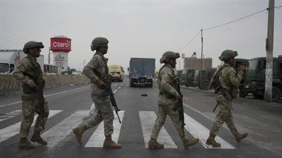 المحتجون يحاولون اقتحام أكبر مطار في بيرو