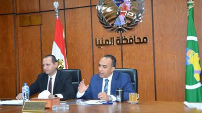 نائب محافظ المنيا يناقش مشروعات الخطة الاستثمارية للعام المالي الحالي