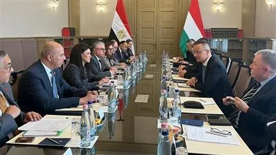 وزيرة التعاون الدولي تعقد جلسة مباحثات مع وزير الخارجية والتجارة المجري ضمن فعاليات اللجنة المشتركة