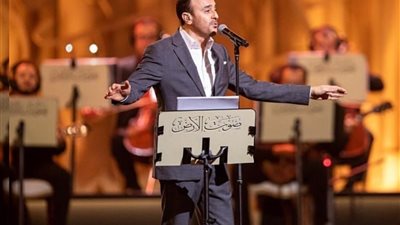 شاهد.. صابر رباعي ينشر صورًا له من حفله أمس