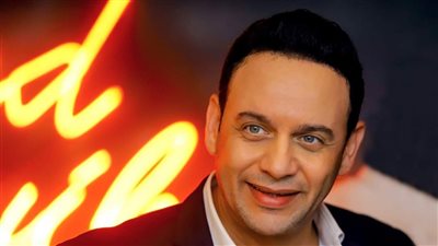 مصطفى قمر عن محمد منير: 