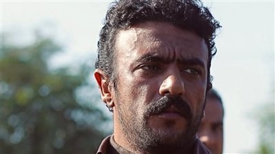 بهذة الطريقة.. أحمد العوضي يبرز مهارته (فيديو) 